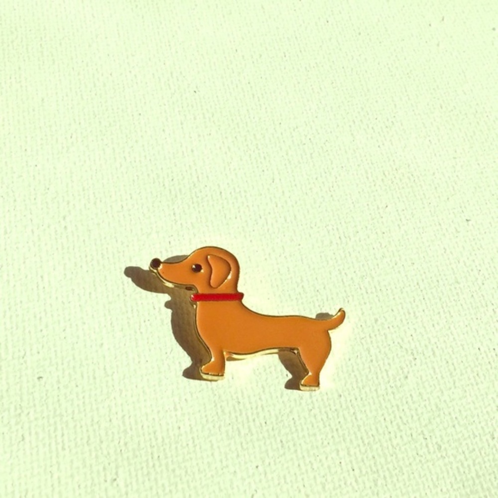Dachshund dog enamel pin